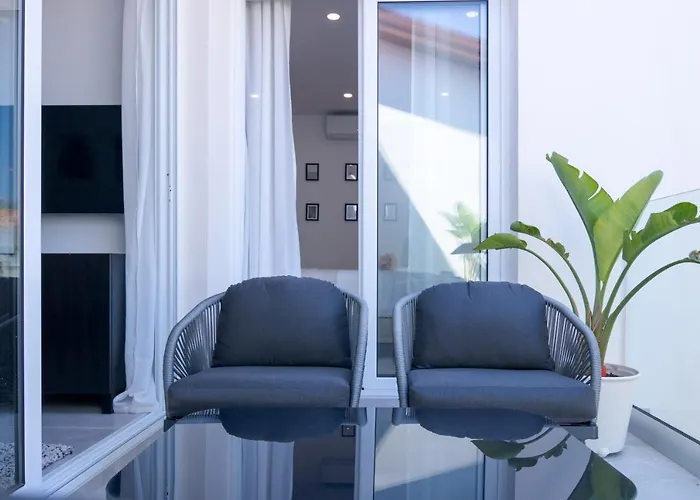 Phaedrus Living Limnaria Luxury Flat Vine 121